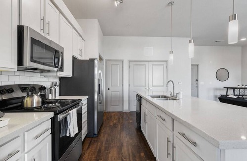 Montopolis Apartment | Modern Austin 2BR 2B Unit with Pool,Parking & WiFi