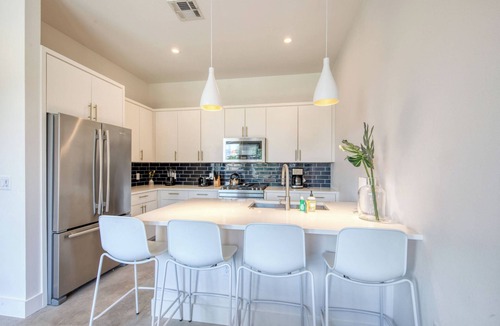 Galindo House | Modern Austin Retreat, 3 miles from Downtown, Walk to Restaurants
