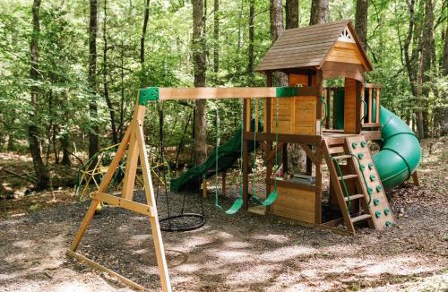 Dial House | Modern Cabin with Luxury Gym, Firepit + Game Room!