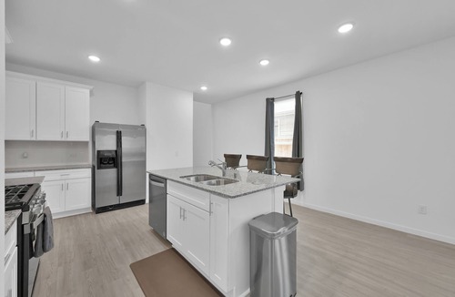 Conroe House | Modern Central 5 Bdrm Home W/Fenced Backyard