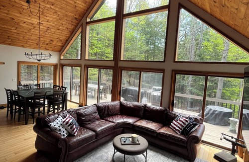 Bradford Ski Chalet | Modern Chalet Near Mt. Sunapee & Lake Massasecum
