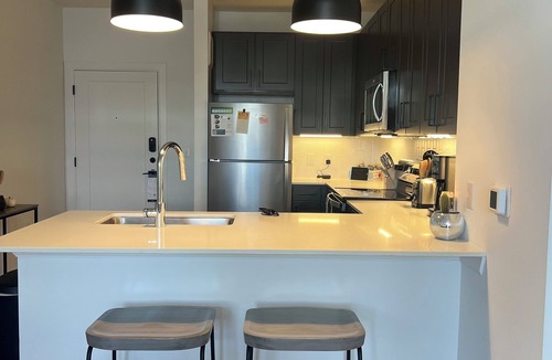 East Cesar Chavez Apartment | Modern Clean 1/1 Near Downtown Gym Pool