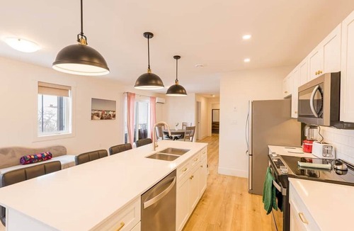 Hunter River House | Modern Condo at The Churchill