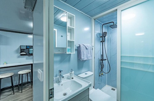 True House | Modern Container Home Private Hot Tub & Fire Pit Near Pipestem State Park