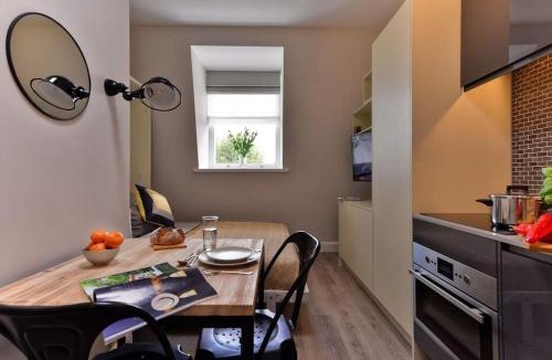 Pembridge Apartment | Modern & cosy micro studio at 4th floor