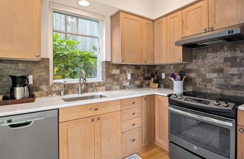 Bryant House | Modern Cottage - UW & Children's Pet Friendly