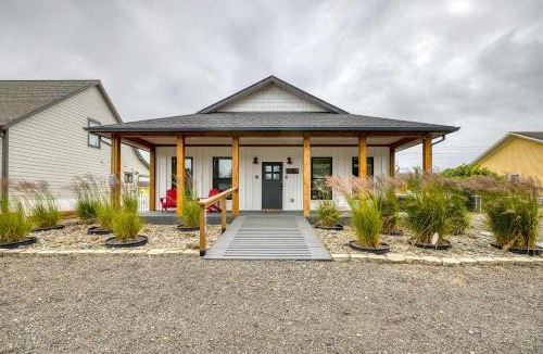 Long Beach House | Modern cottage with covered deck grill & fireplace - walk to beach-bars-dining
