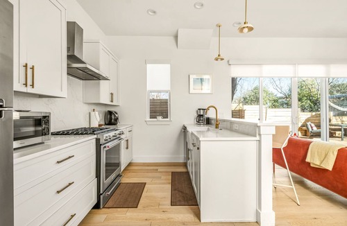 Blackshear-Prospect Hill House | Modern East Austin Home | Sauna | BBQ | Walkable!