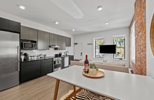 Near East Columbus Apartment | Modern Escape at Franklin Park!