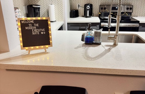 Braeswood Place Apartment | Modern Executive Suite- NRG, Medical Center, Downtown Houston