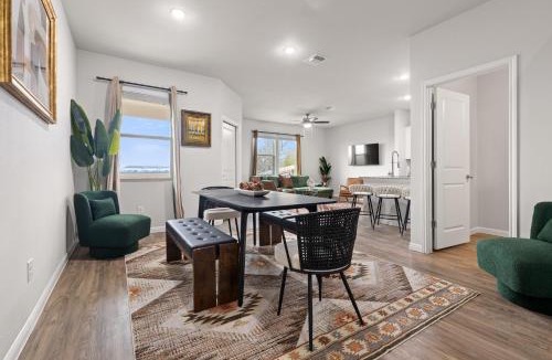 Lockhart Apartment | Modern Farmhouse Retreat w Patio Yard TWR 103