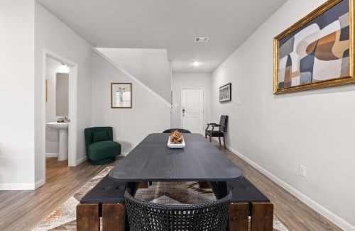 Lockhart Apartment | Modern Farmhouse Retreat w Patio Yard TWR 103