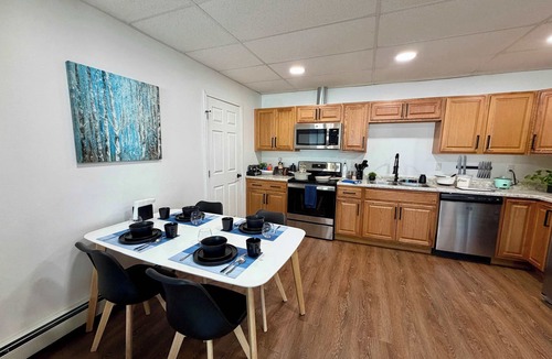 College Apartment | Modern Ground-Level Suite | King Bed, Near Airport