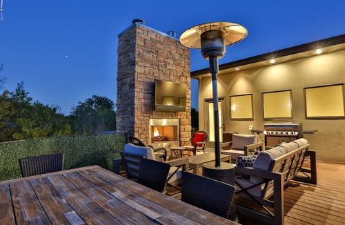 South Lamar House | Modern House 5 min from DT with Pool l Gym l Rooftop with DT View
