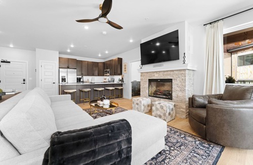 Lakeside Village Condo | Modern Keystone Condo - Pool & Fitness Center, 5 Mins to Slopes!