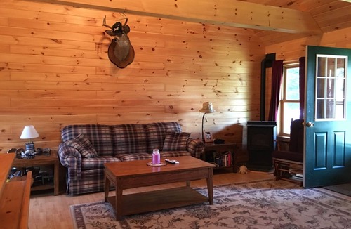 Pittsburg Cabin | Modern Lakeside Log Cabin with Plenty of Rustic Charm. DIRECT SNOWMOBILE ACCESS