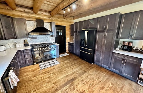 Albany House | Modern Log Home on the Kancamagus, Sleeps 20