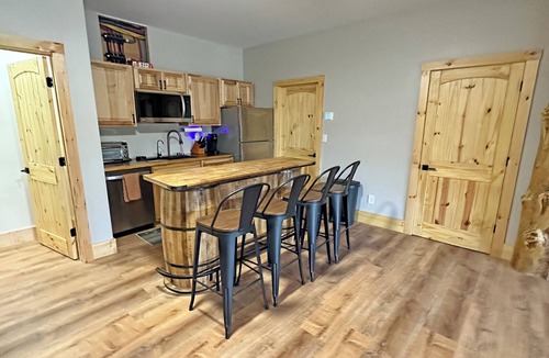 Albany House | Modern Log Home on the Kancamagus, Sleeps 20