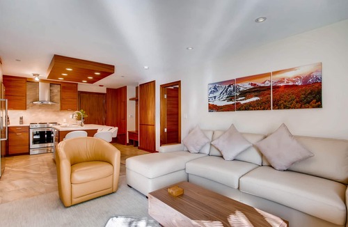 Vail Condo | Modern Luxury Vail Condo, steps to Gondola | W101