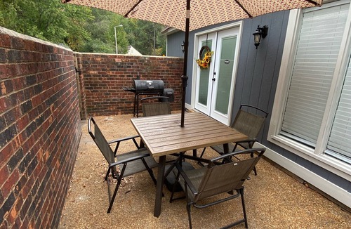 Ellendale House | Modern & Marvelous- 3 bed 2 bath East Memphis Gem