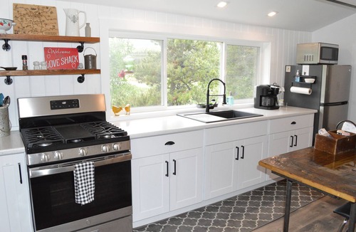 Black Hawk Cabin | Modern Mountain Cabin - 100% Non Smoking - Dogs ok w/pet fee