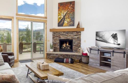 Winter Park House | Modern Mountain Cabin with Hot-Tub in Fraser, Colotado