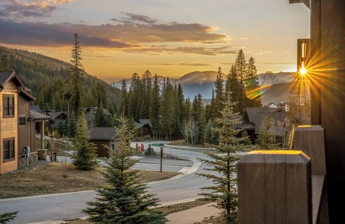Keystone House | Modern Mountain Escape - Walk to Lifts - Private Hot Tub, Views, Work-Friendly