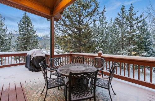 Three Peaks House | Modern Mountain Stay Hot Tub Fire Pit and Views