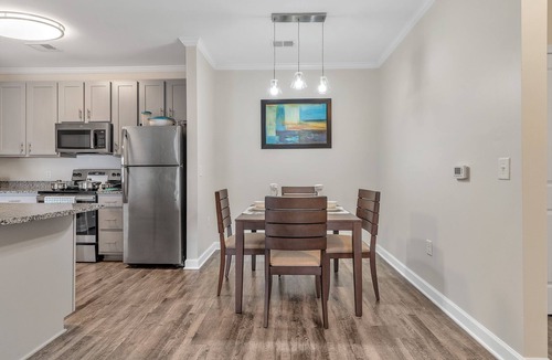 Hickory Apartment | Modern Oasis I Free Parking I Pool I Hawks
