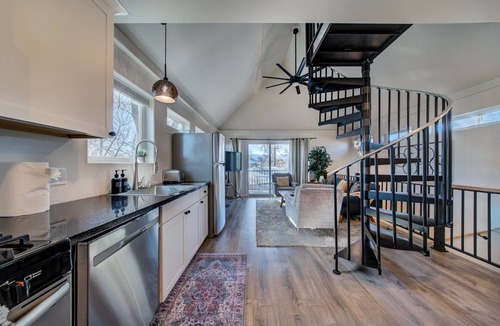 Central Colorado Springs House | Modern Paradise Getaway: Hot Tub, Mini Golf, Fire Pit, Dog Friendly, Parking