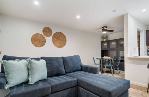 Greater South River City Condo | Modern Pet Friendly Condo w/Pool, Gym, Walk to SoCo, Lake & Downtown Austin