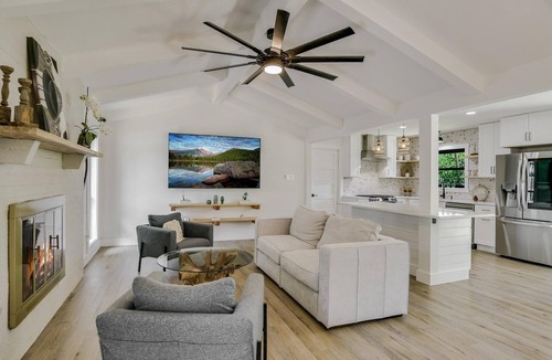 Round Rock House | Modern Ranch Home w/ith a Backyard Oasis Near Dell