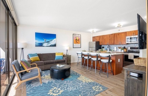 Waikiki Condo | Modern remodeled Condo. Walk to Waikiki Beach. Oceanview. Free Parking. AC.