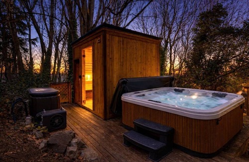 North Beacon Hill House | Modern Retreat Hot Tub Sauna 7 Min DT