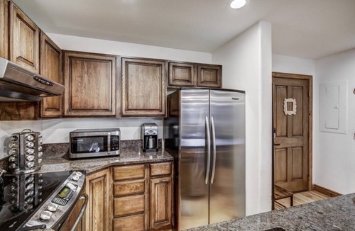 Edwards Condo | Modern Rustic 1BR | Cozy Fireplace & Hot Tub