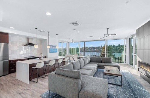 Eastlake Apartment | Modern Seattle 2BR Escape w/Gym Access Near Lake Union