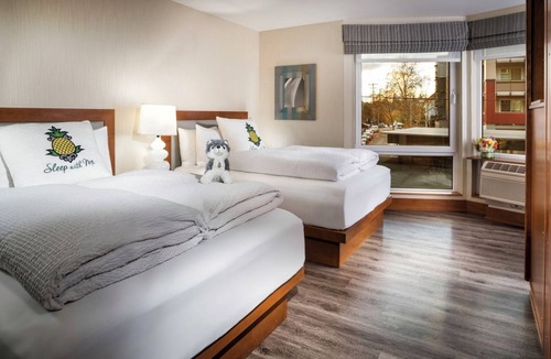 University District Hotel | Modern Seattle Stay | 1 King Bed | Near University District