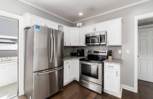 Near East Columbus House | Modern Spacious Condo on Gay St
