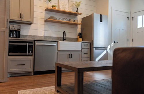 Blowing Rock Hotel | Modern Townhome with Balcony Located on Main St. In Downtown Blowing Rock