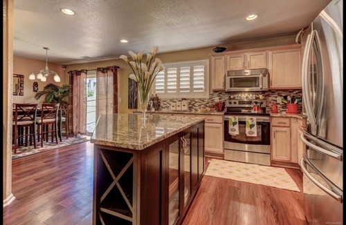 Aurora House | Modern townhouse located right off of 470 sleeps 8