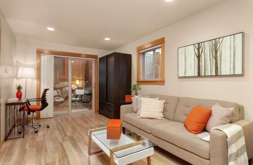 North Beacon Hill House | Modern Townhouse near DT Seattle & Stadium Parking
