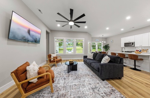 Mount Holly House | Modern Upscale 3BR in Mt Holly