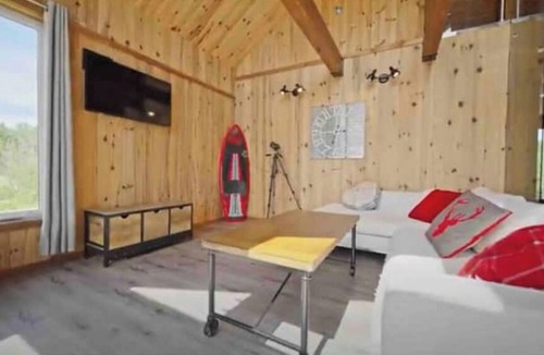 Riviere-a-Pierre Ski Chalet | Modern, warm and intimate chalet