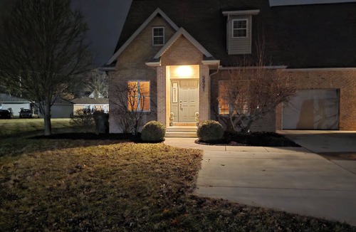 Elida Condo | Modern with traditional style 3-bed+ condo, wifi laundry in charming Laurel Oaks