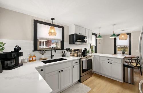 Medina House | Modernized Historical Home in Downtown Medina with Hot Tub
