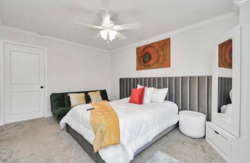 Neartown Bed & Breakfast | Modernized Private Master suite