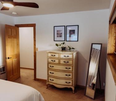 Fairbanks House | Moose Mountain Cabin- Cozy retreat with aurora views