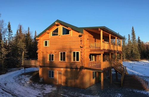Palmer Bed & Breakfast | Moose Track Room @ Alaska Knotty Pine B&B