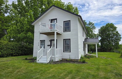 Cardington House | Morco Manor - Showcase 3-bedroom house in Cardington