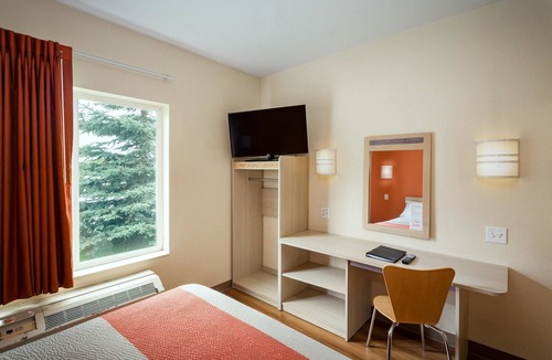 Midtown Anchorage Hotel | Motel 6 Anchorage, AK - Midtown
